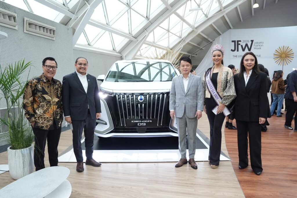 DENZA Meredefinisikan Kemewahan di Ajang Jakarta Fashion Week 2026